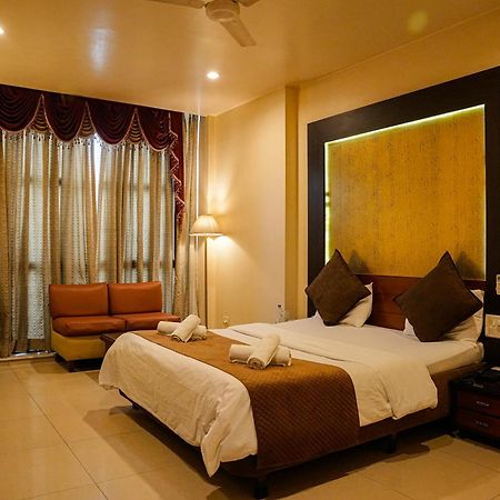Hotel Viva Inn Yerandwane Extérieur photo
