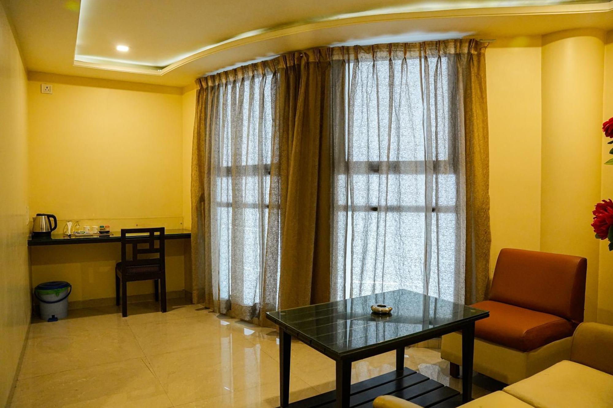 Hotel Viva Inn Yerandwane Extérieur photo