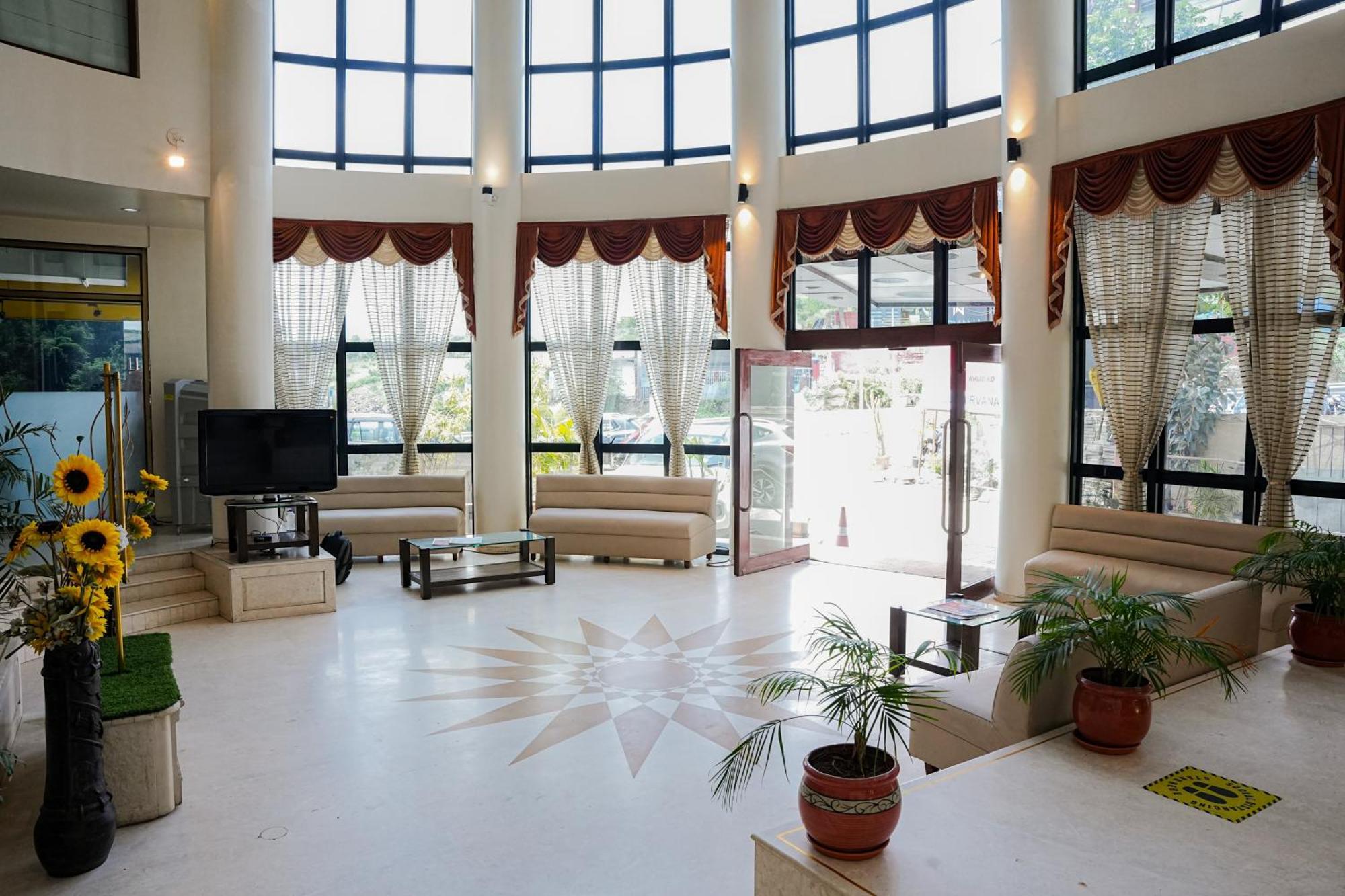 Hotel Viva Inn Yerandwane Extérieur photo